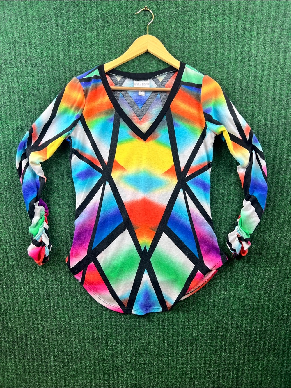 Bisou Bisou Multicolor Geometric V‑Neck Long Sleeve Top SKU20030